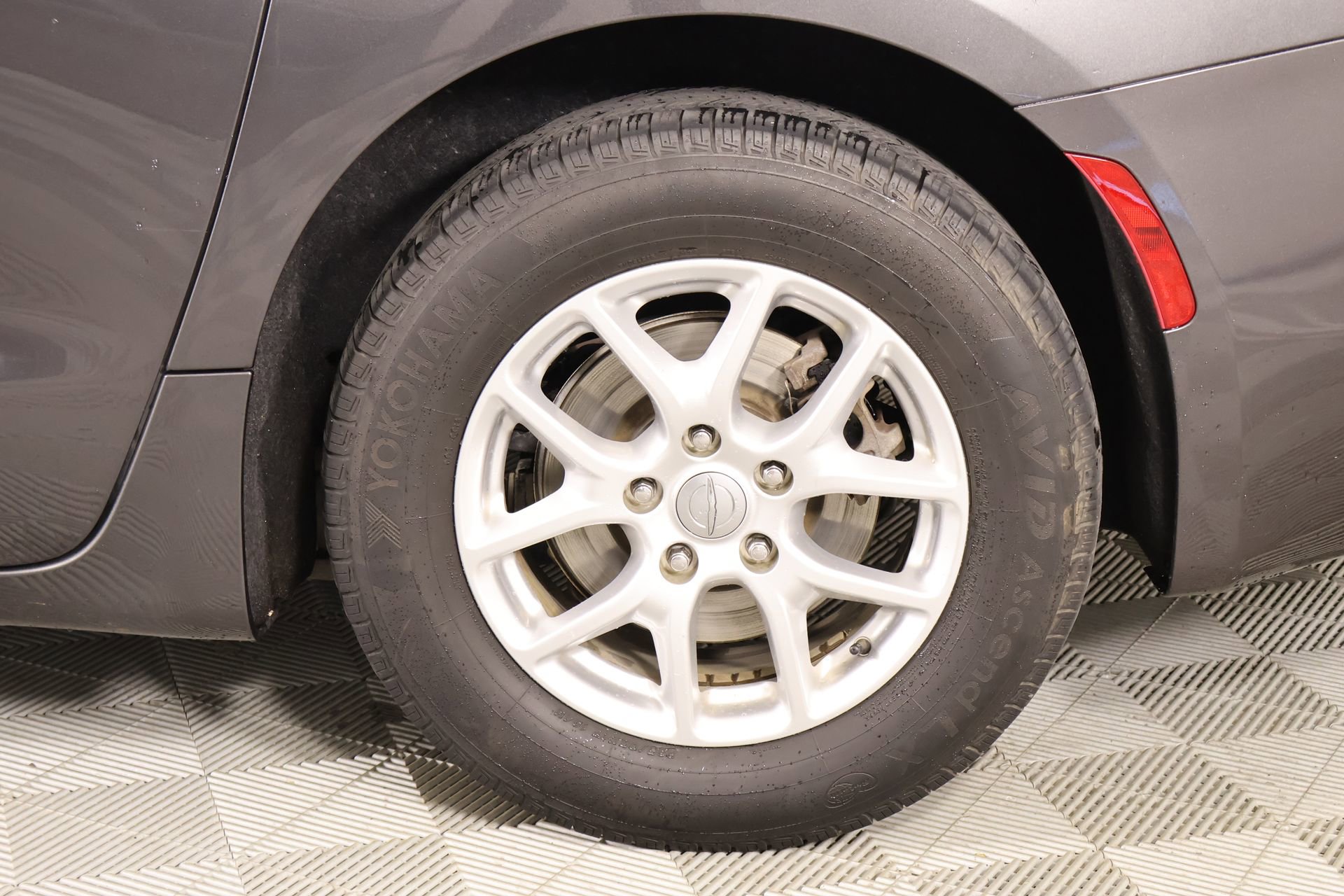 Used 2020 Chrysler Voyager LX image 18