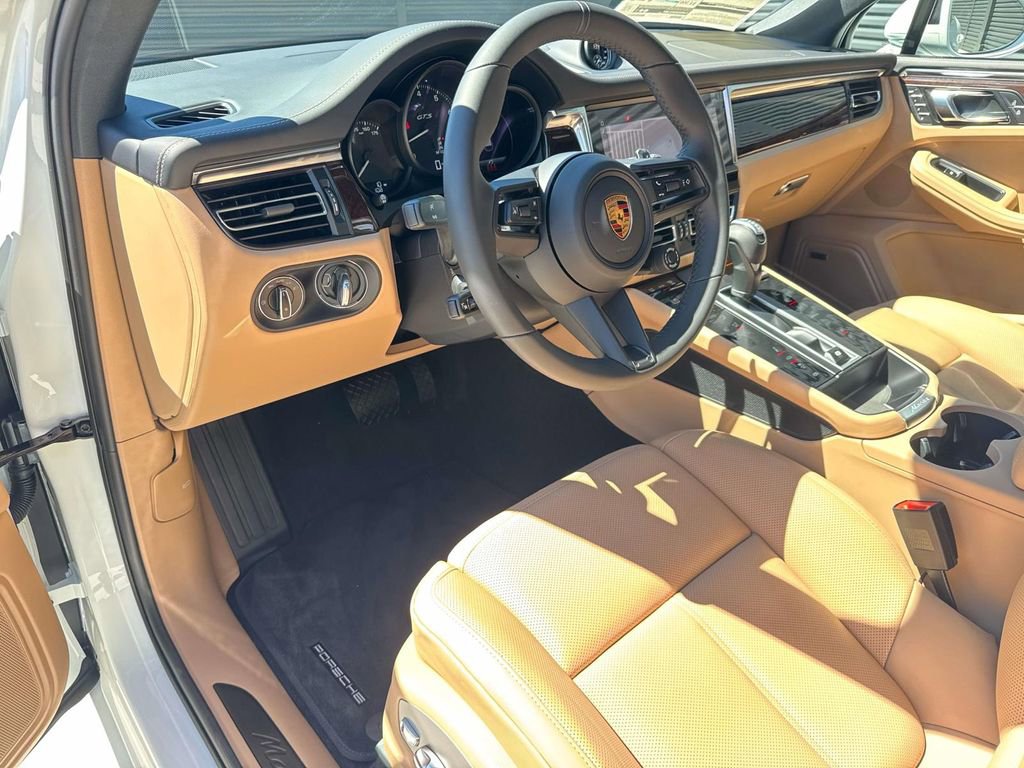 New 2026 Porsche Macan GTS image 4