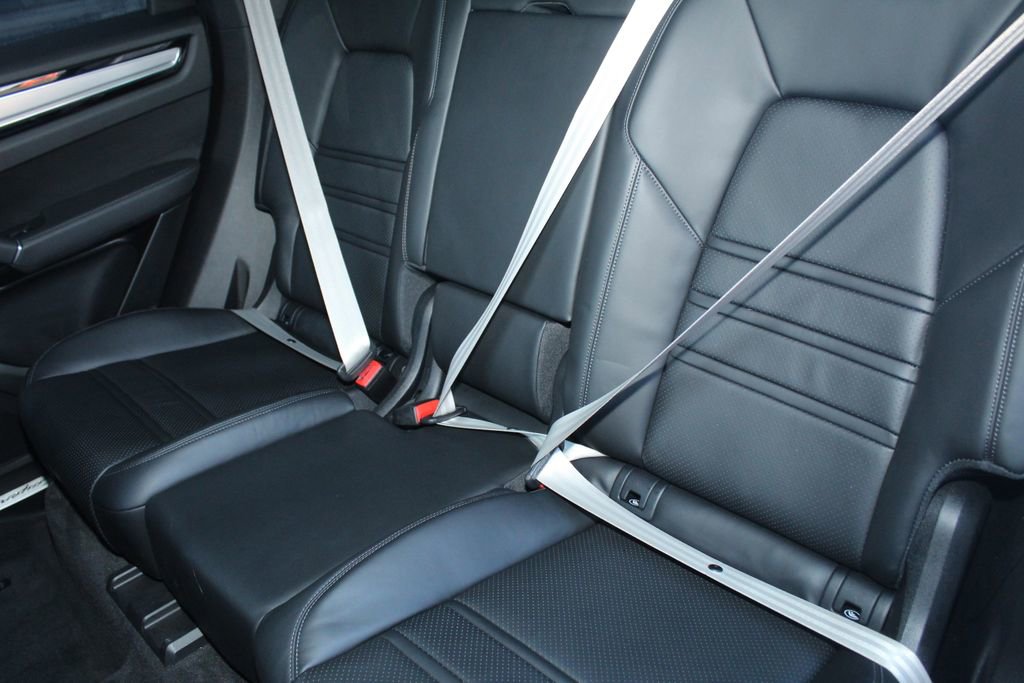 Certified 2023 Porsche Cayenne Platinum Edition AWD/4WD image 24