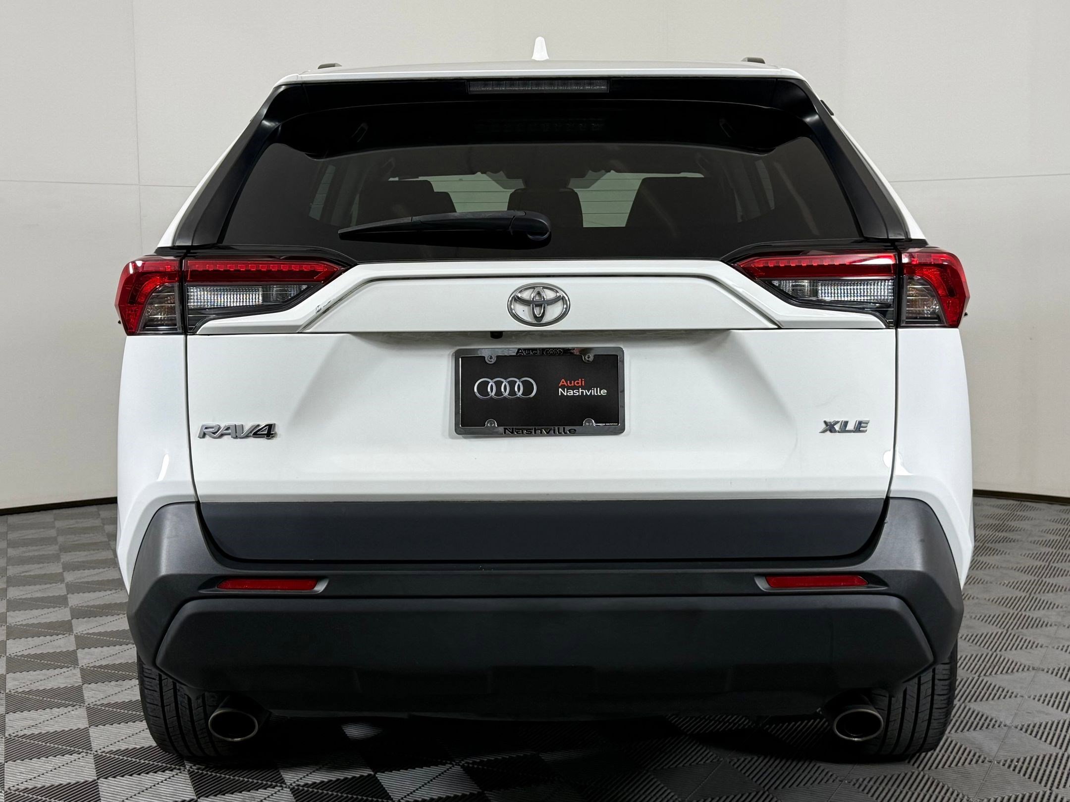 Used 2020 Toyota RAV4 XLE image 10