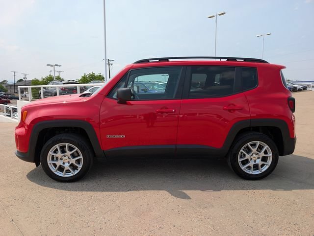Used 2023 Jeep Renegade Latitude w/ Premium Group AWD/4WD image 6