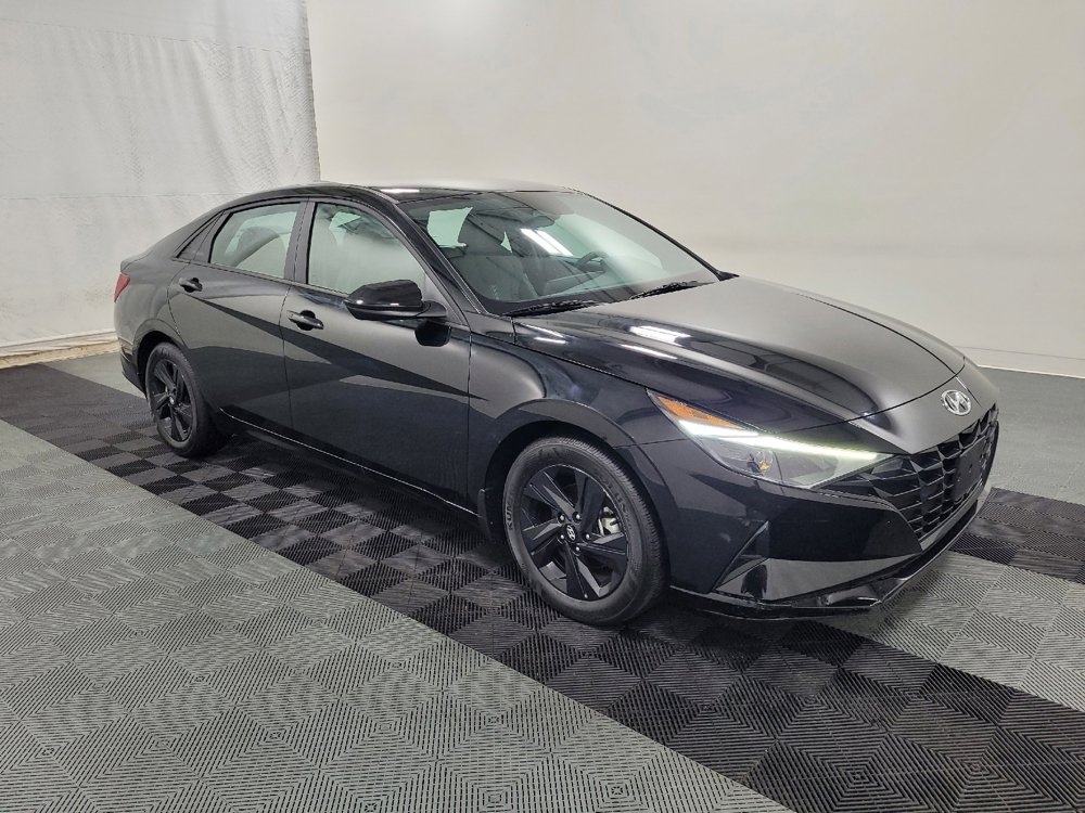 Used 2023 Hyundai Elantra SEL w/ Winter Weather Package FWD image 11