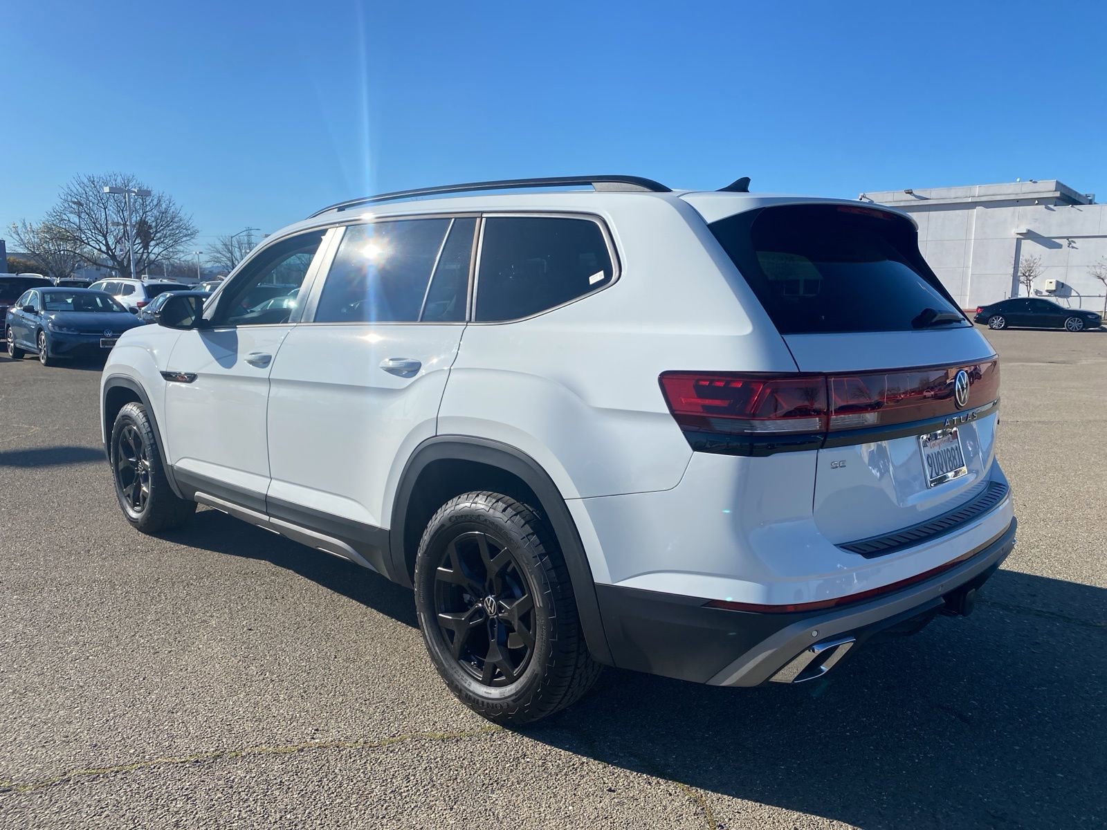 Used 2025 Volkswagen Atlas Peak Edition SE image 6
