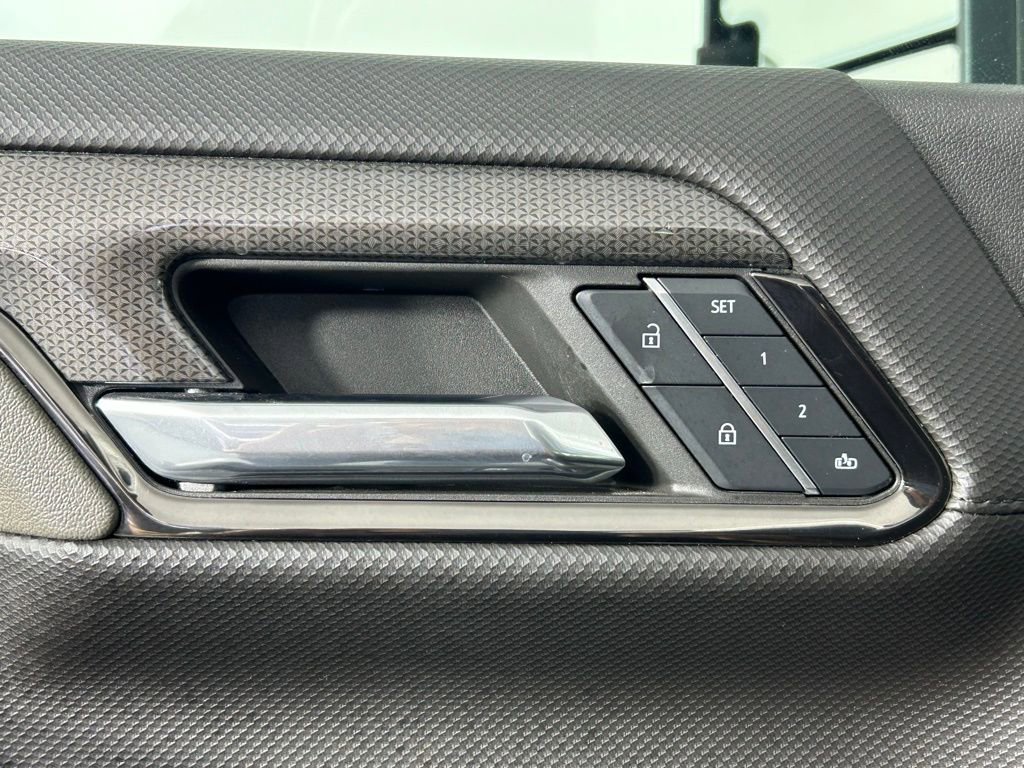 Used 2024 Chevrolet Silverado 2500 ZR2 w/ Technology Package AWD/4WD image 35