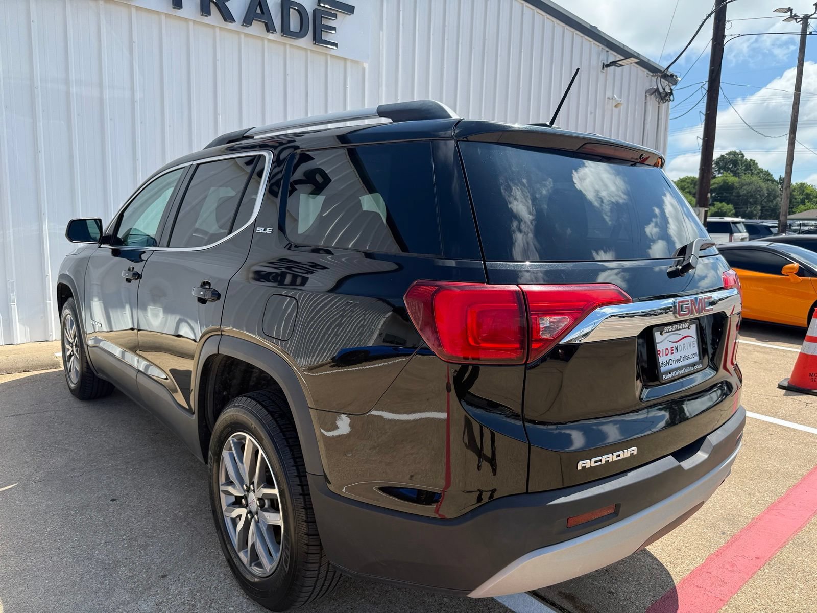 Used 2017 GMC Acadia SLE FWD image 4