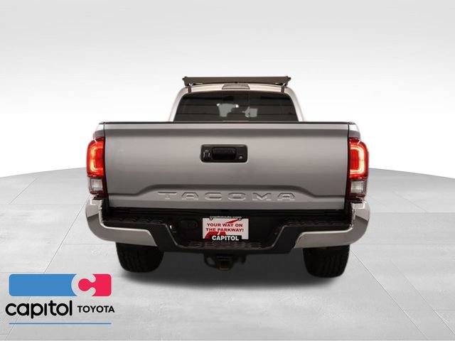 Certified 2022 Toyota Tacoma SR5 AWD/4WD image 4