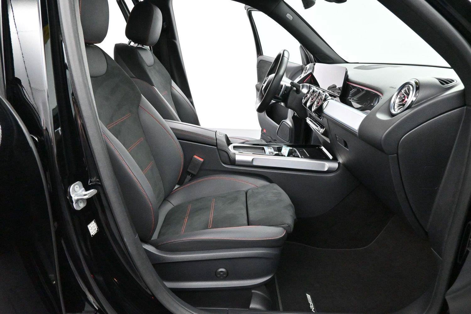 Used 2024 Mercedes-Benz GLB 250 image 28
