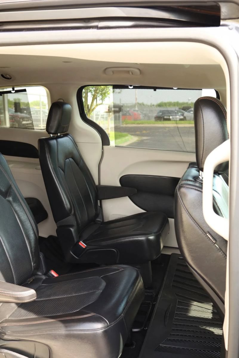 Used 2018 Chrysler Pacifica Touring-L FWD image 50