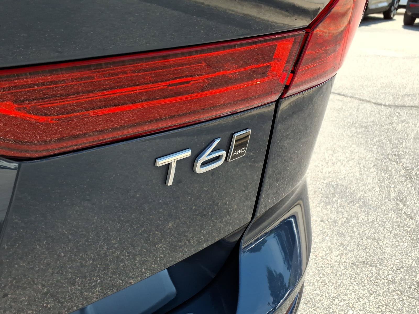 Used 2020 Volvo XC60 T6 Momentum AWD/4WD image 6