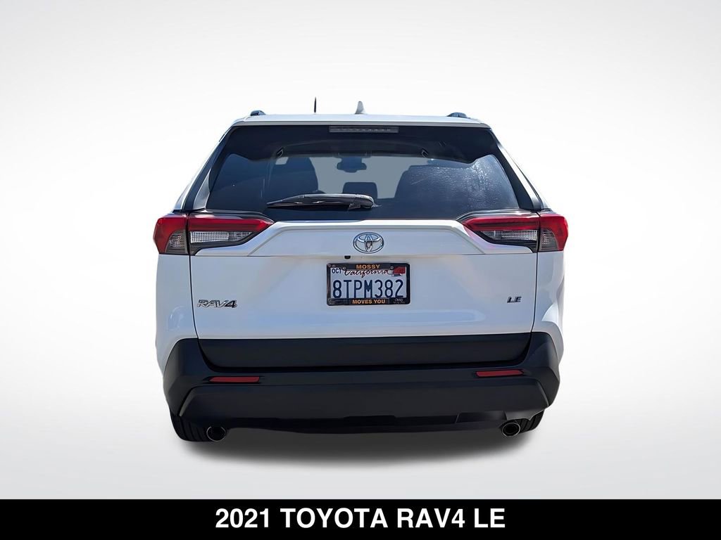 Used 2021 Toyota RAV4 LE FWD image 4
