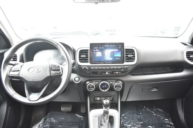 Used 2025 Hyundai Venue Limited FWD image 28