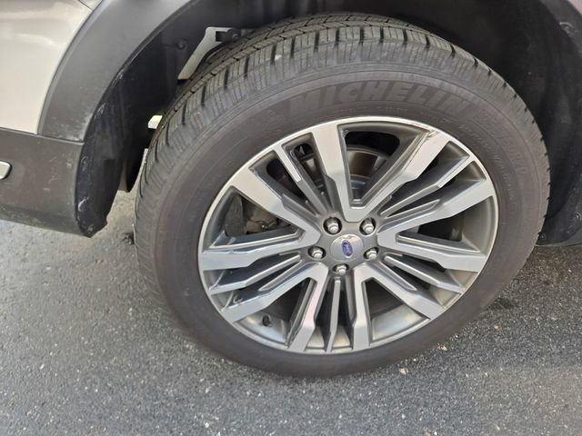 Used 2018 Ford Explorer Platinum AWD/4WD image 48
