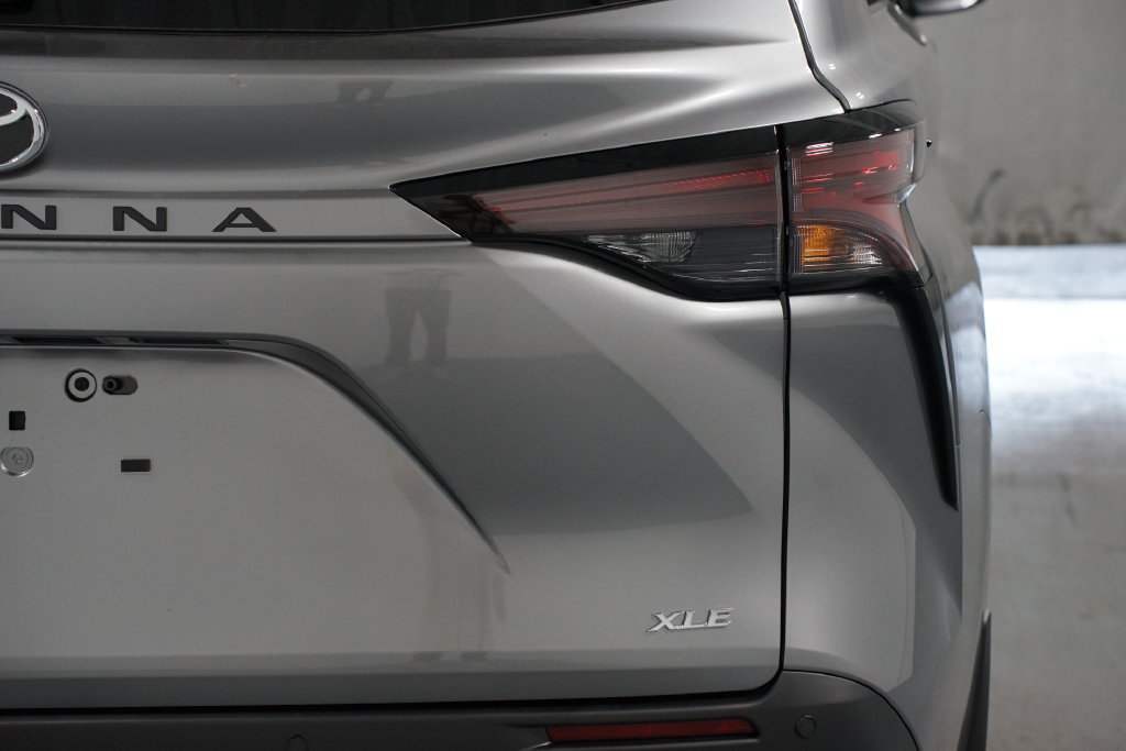New 2026 Toyota Sienna XLE FWD image 10