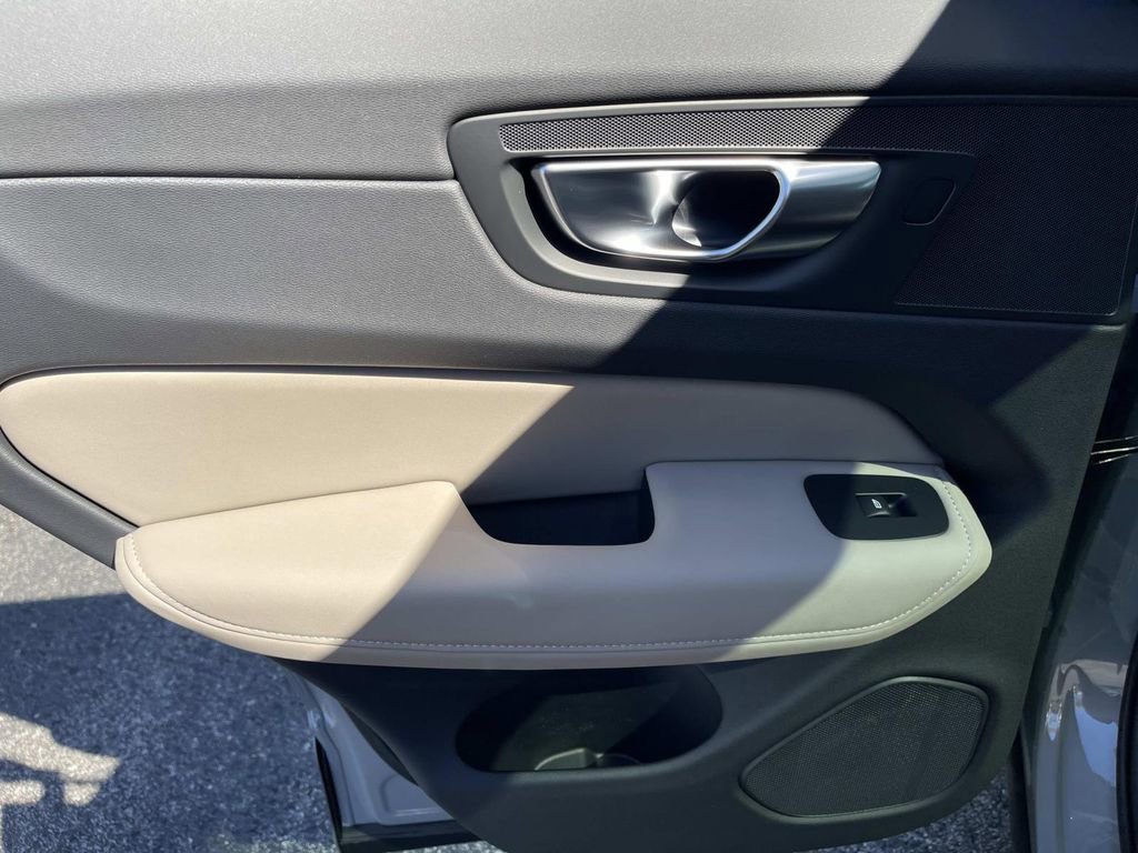 New 2026 Volvo XC60 B5 Plus w/ Climate Package image 19