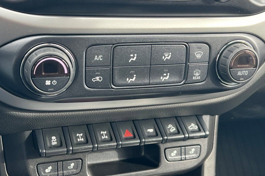 Used 2020 Chevrolet Colorado ZR2 w/ Colorado ZR2 Bison Edition image 17