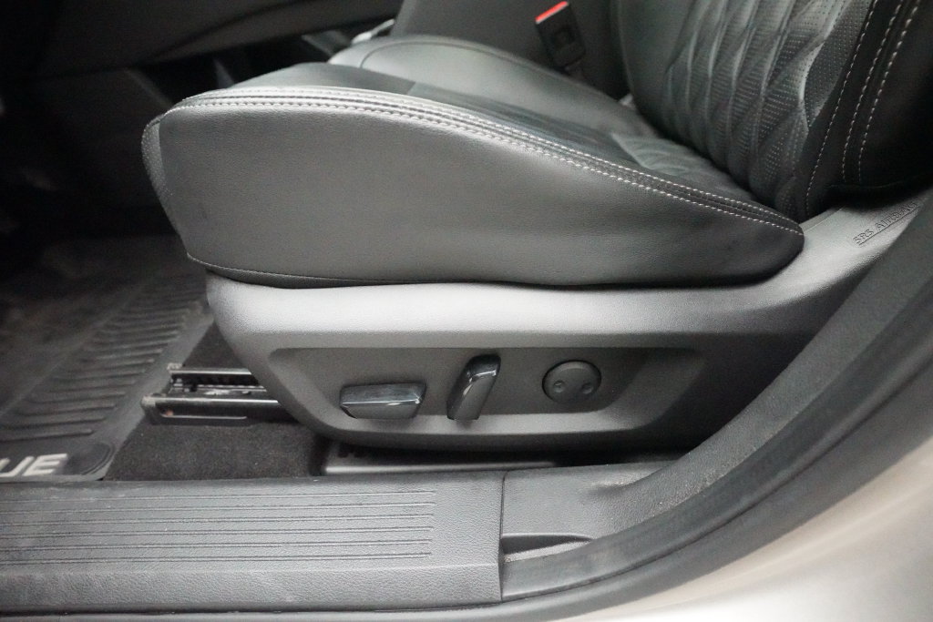 Used 2021 Nissan Rogue Platinum AWD/4WD image 26