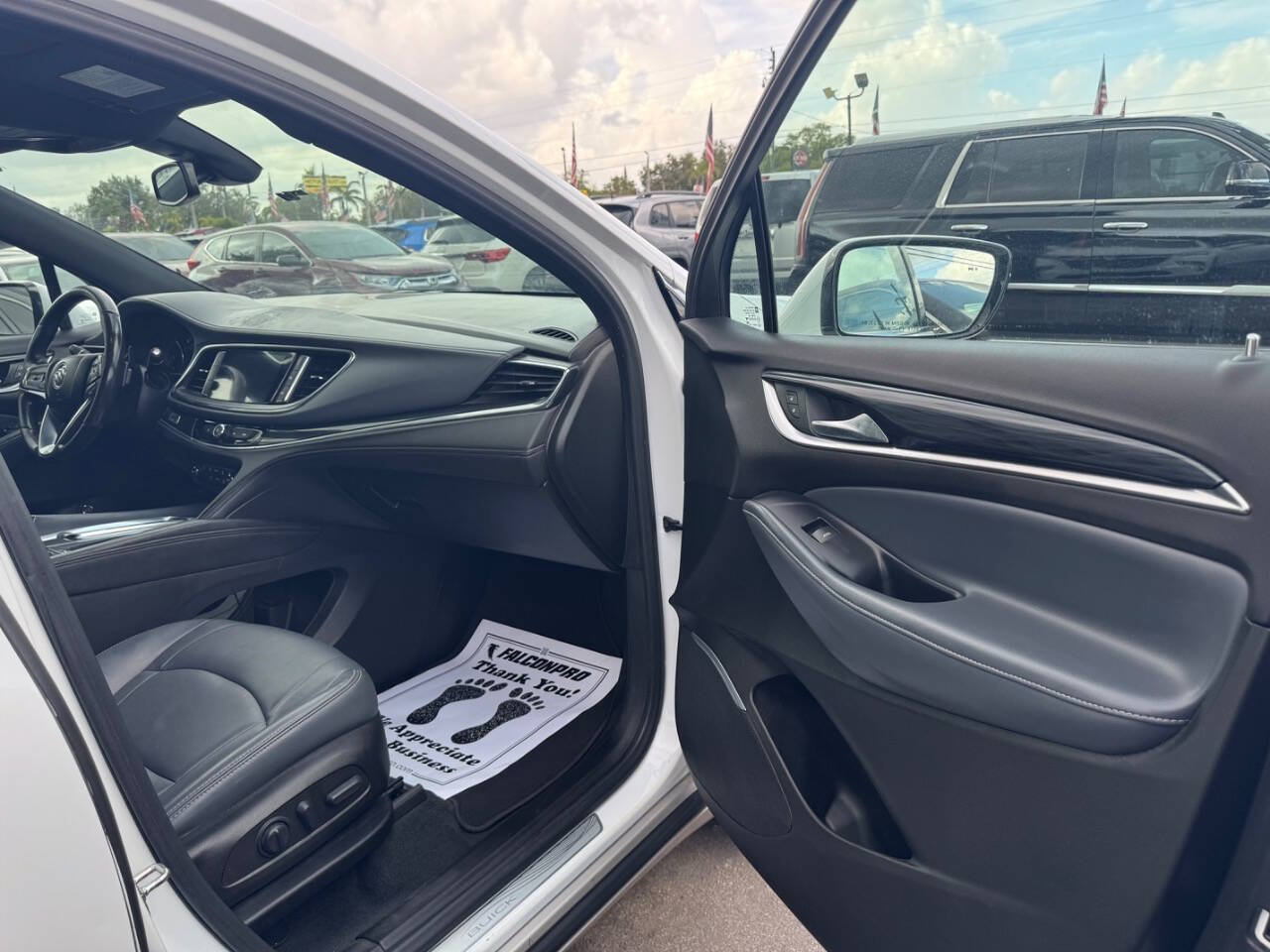 Used 2022 Buick Enclave Essence FWD image 23