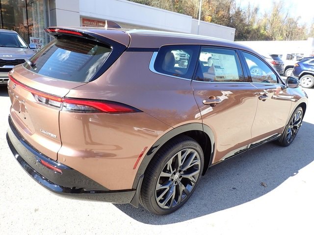 New 2025 Toyota Crown Signia image 3