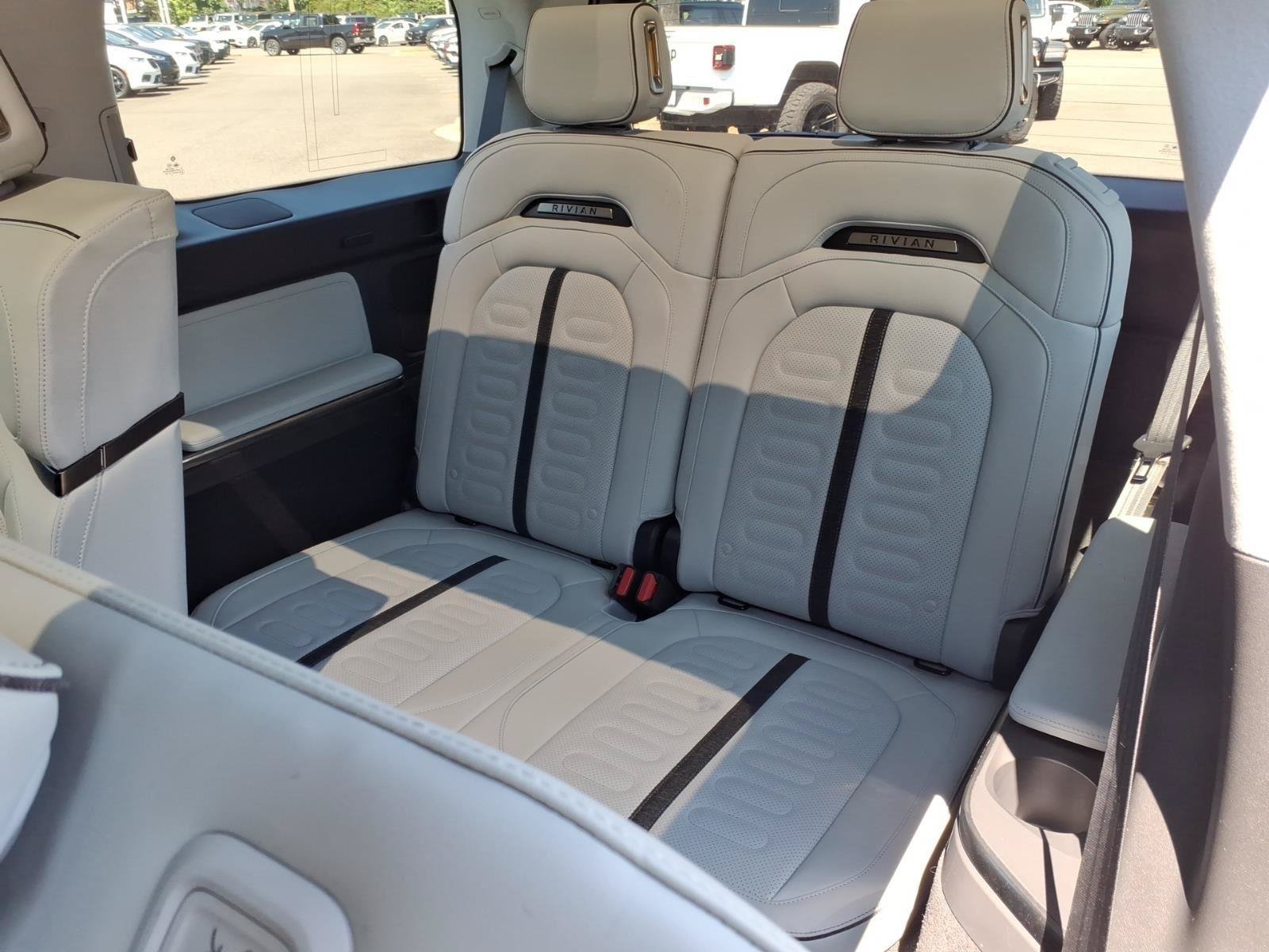 Used 2024 Rivian R1S Adventure AWD/4WD image 17
