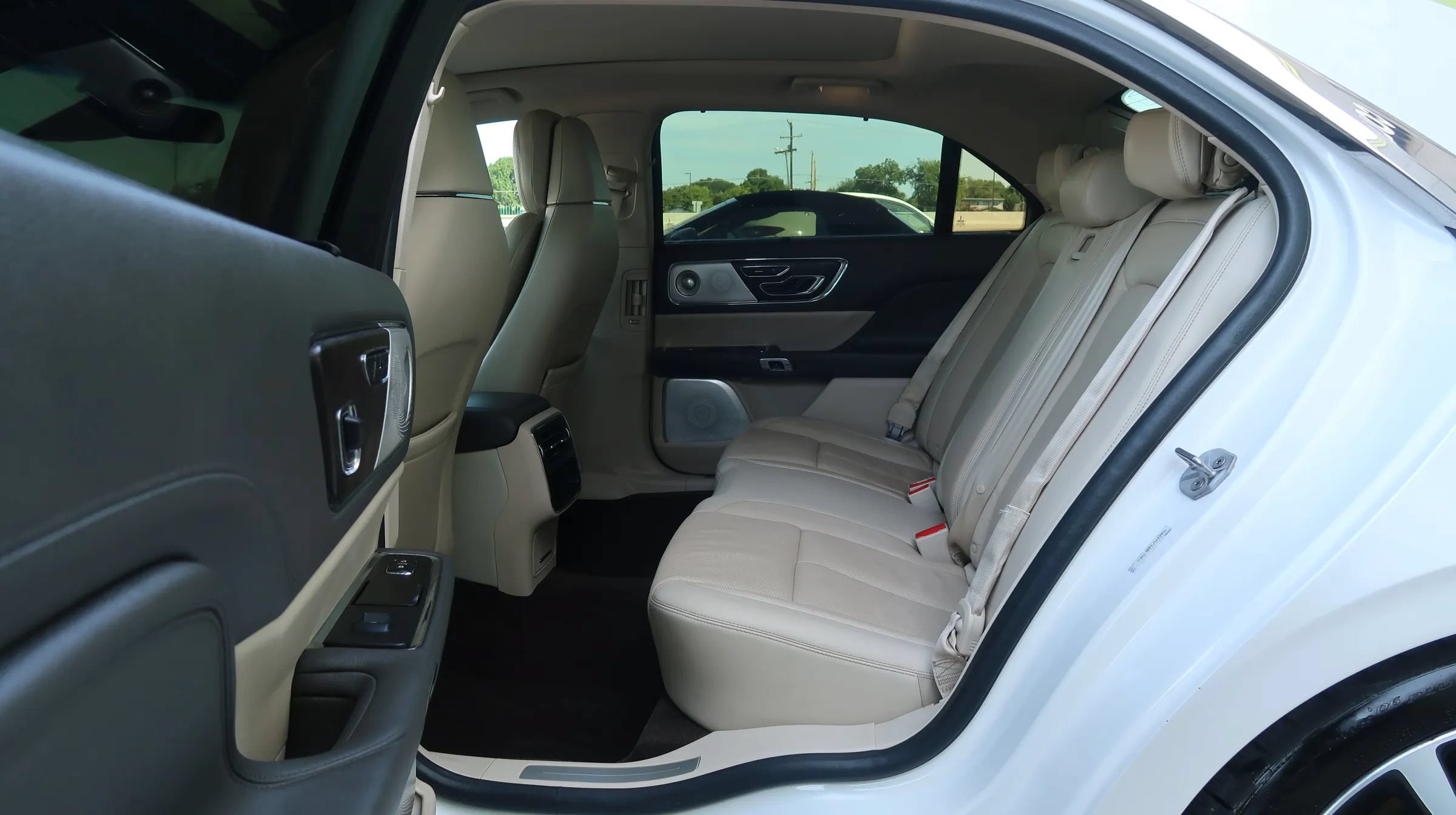 Used 2018 Lincoln Continental Reserve w/ Rear-seat Package FWD image 19