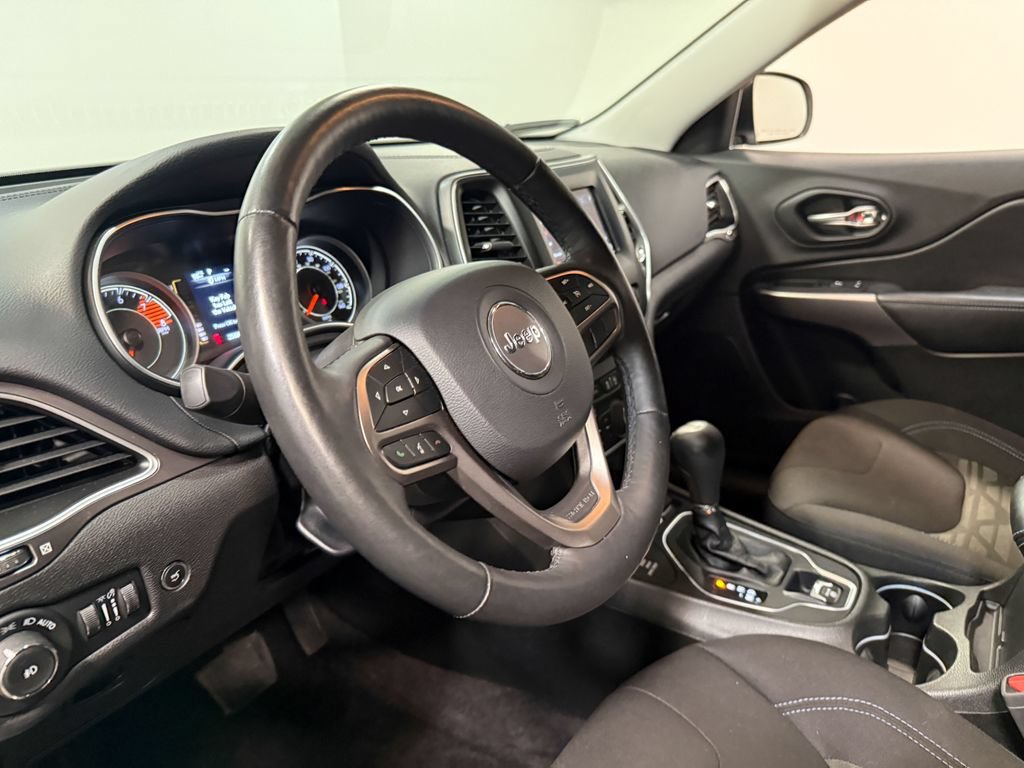 Used 2019 Jeep Cherokee Latitude w/ Comfort & Convenience Group AWD/4WD image 73