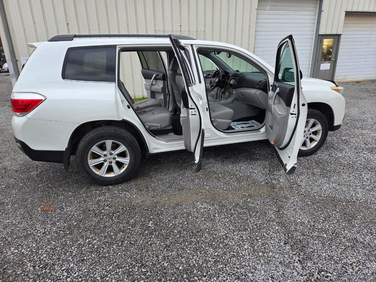 Used 2013 Toyota Highlander SE image 9