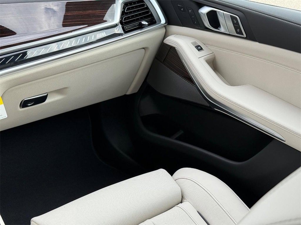 New 2026 BMW X7 M60i image 11