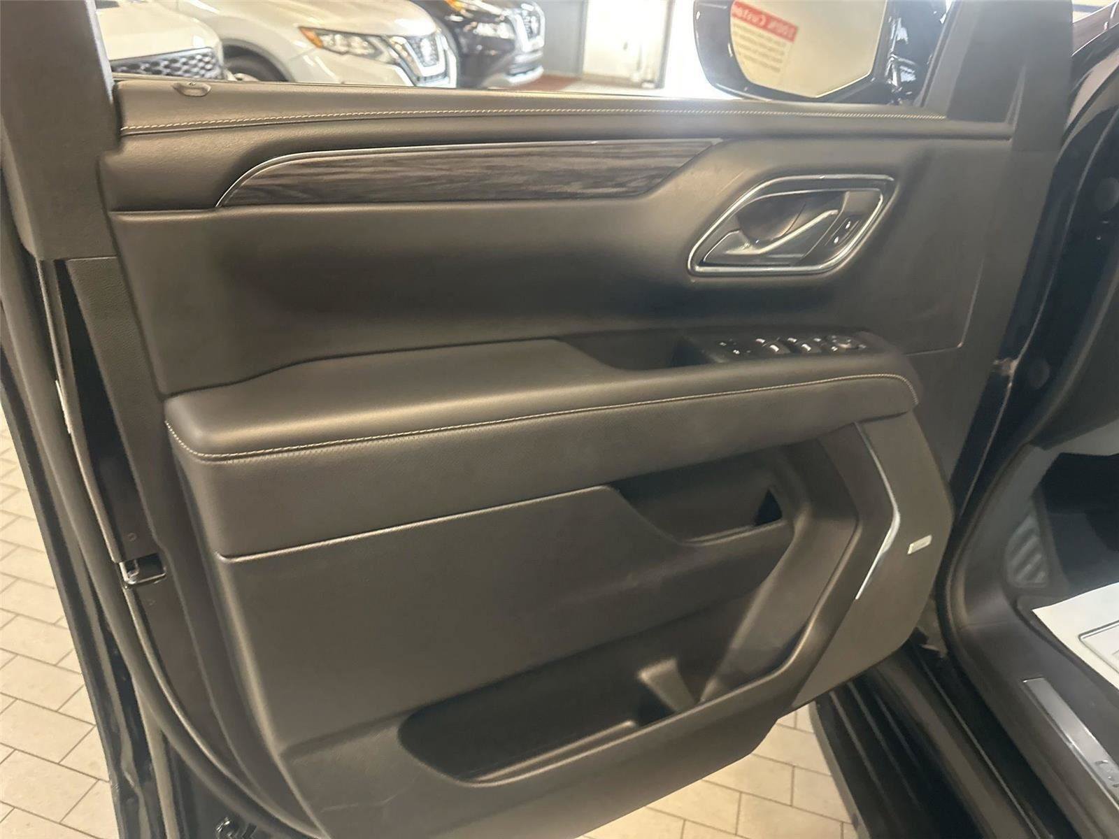 Used 2023 GMC Yukon XL SLT w/ SLT Premium Package AWD/4WD image 22