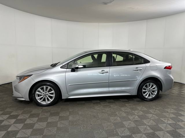Used 2023 Toyota Corolla LE w/ LE Convenience Package image 6