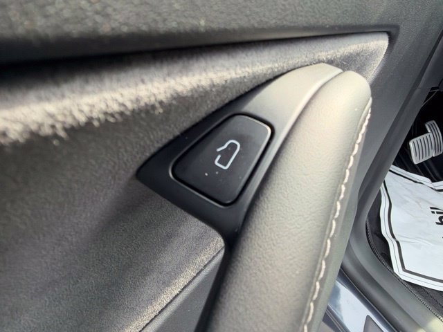 Used 2022 Tesla Model Y Performance AWD/4WD image 21