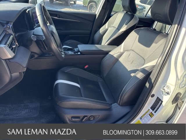 Used 2025 Toyota Camry SE image 3