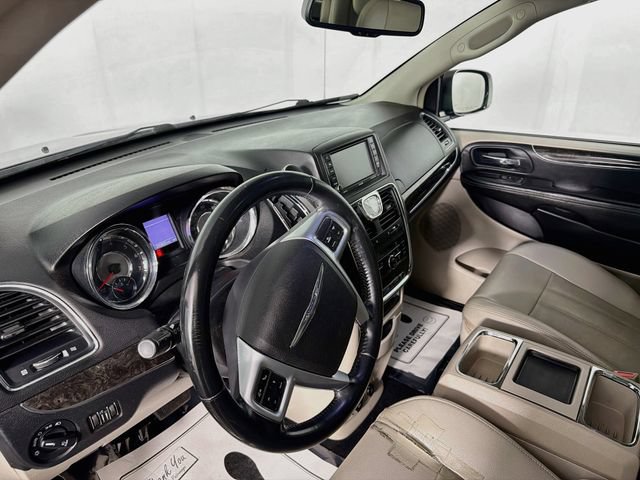 Used 2013 Chrysler Town & Country Touring FWD image 9