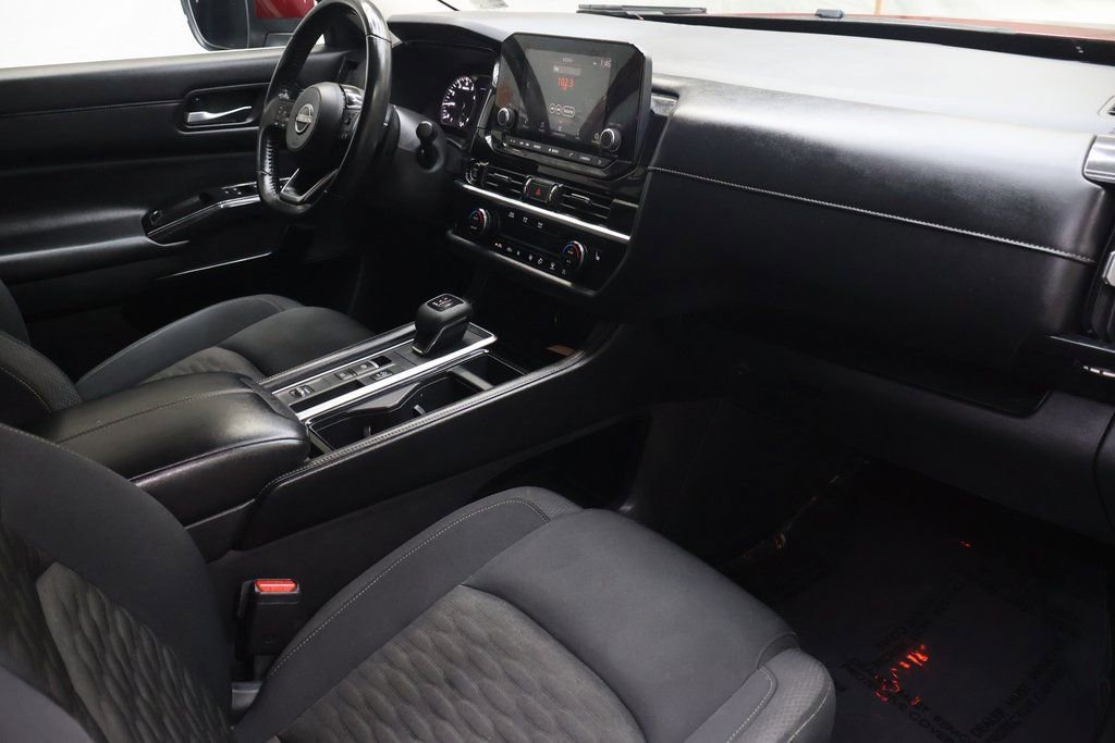 Used 2022 Nissan Pathfinder SV image 11