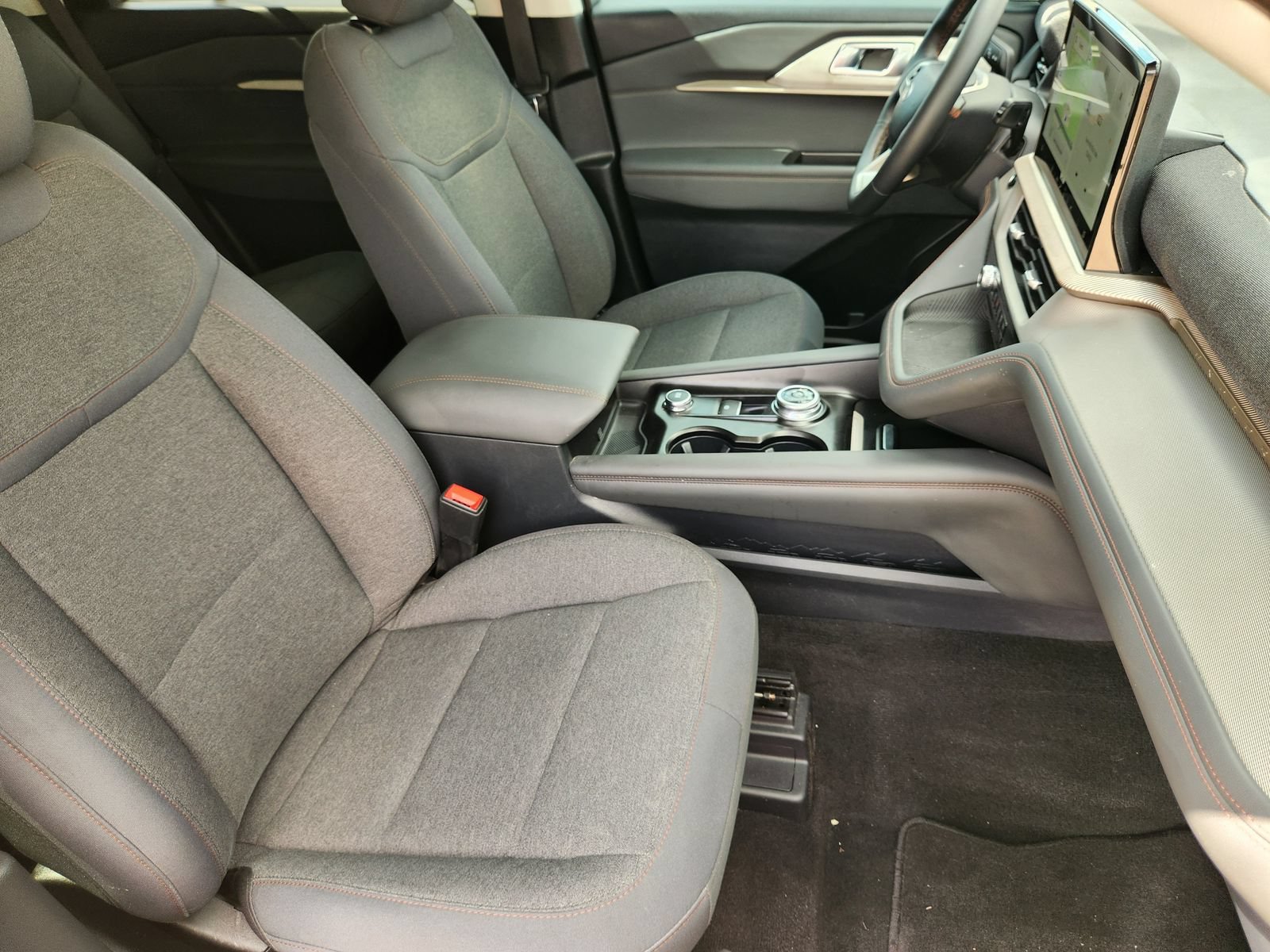 Used 2025 Ford Explorer Active RWD image 15
