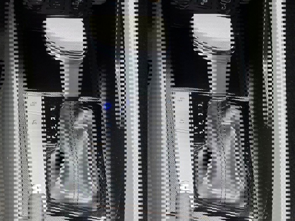 Used 2023 Hyundai Elantra SEL w/ Cargo Package image 14