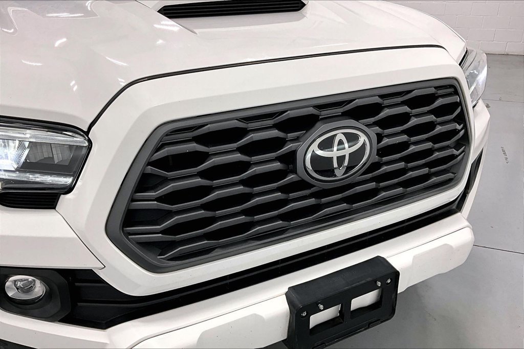 Used 2020 Toyota Tacoma TRD Sport w/ Technology Package AWD/4WD image 33