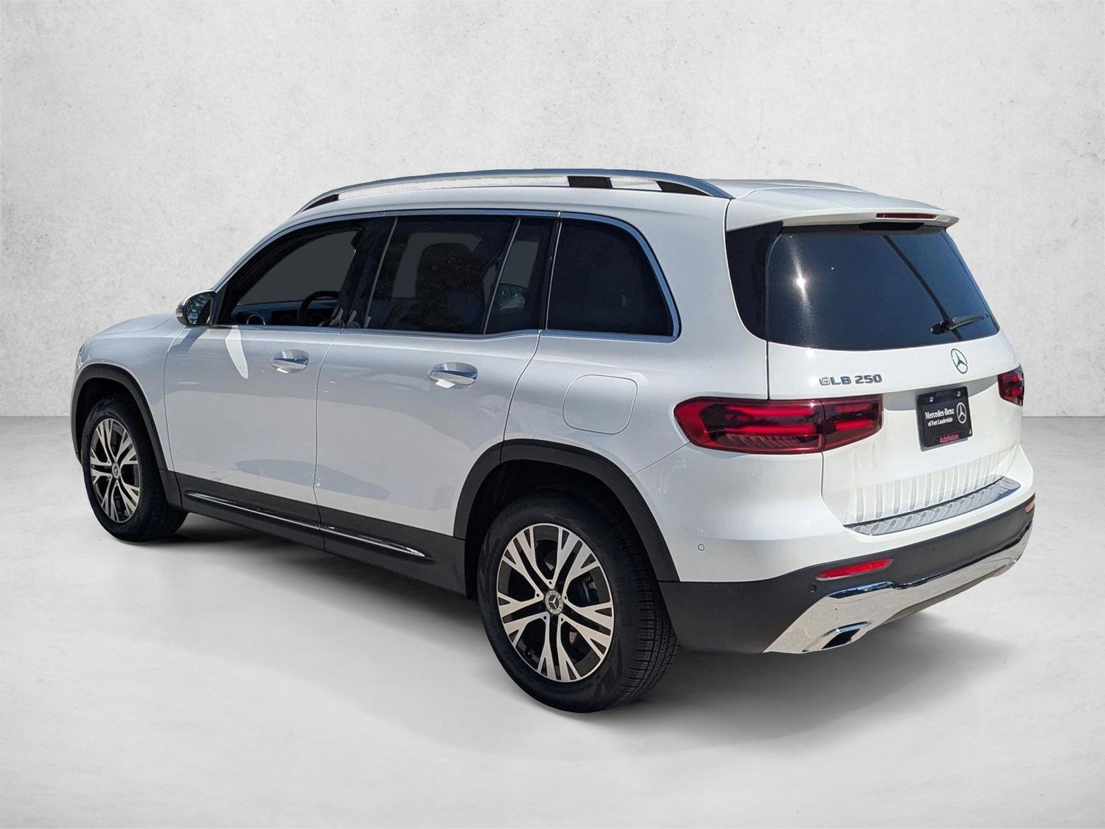 Used 2025 Mercedes-Benz GLB 250 image 8