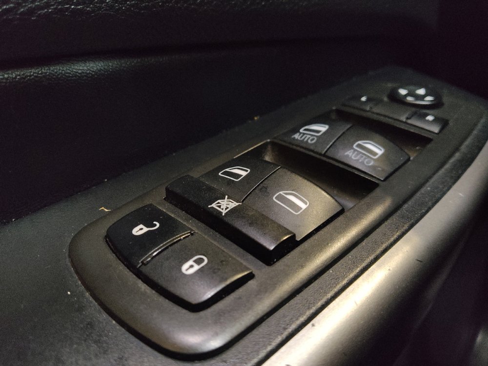 Used 2021 Jeep Cherokee Latitude Plus w/ Sun & Sound Group FWD image 27