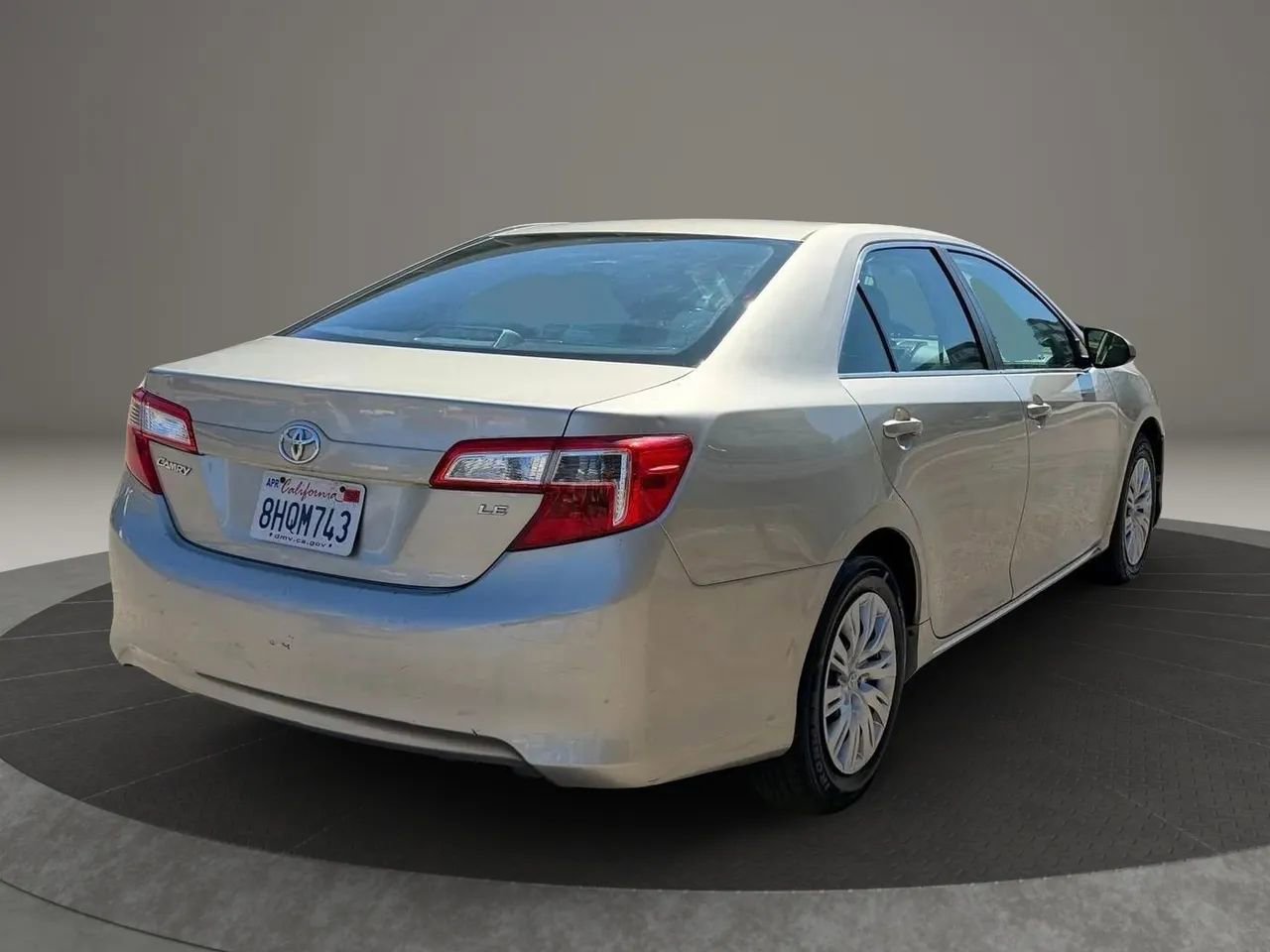Used 2013 Toyota Camry LE image 5