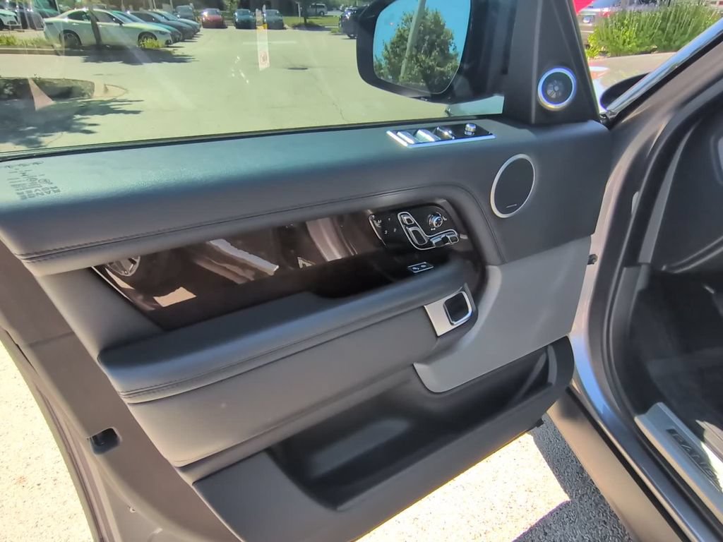 Used 2020 Land Rover Range Rover HSE AWD/4WD image 9