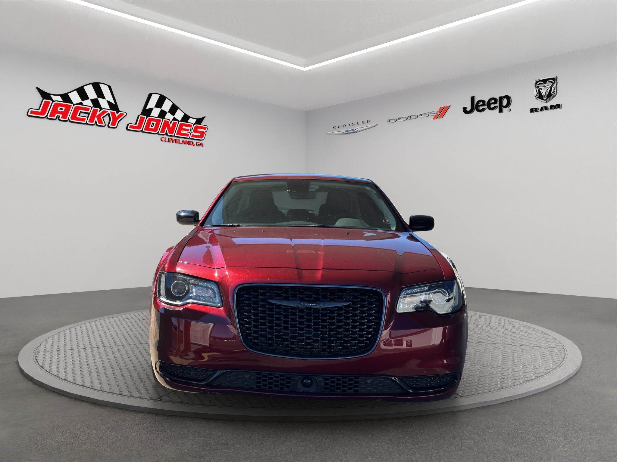 Used 2023 Chrysler 300 Touring w/ Safetytec Plus Group RWD image 10