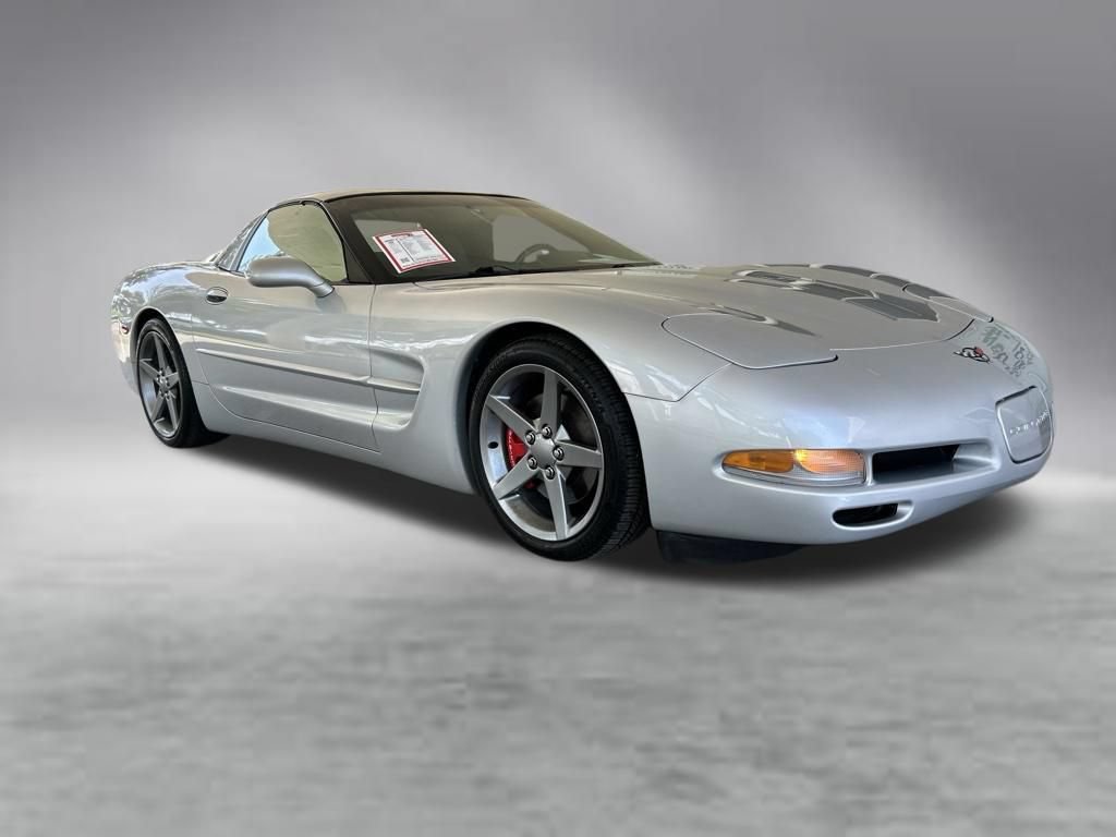 Used 2000 Chevrolet Corvette Coupe w/ Roof Pkg RWD image 2