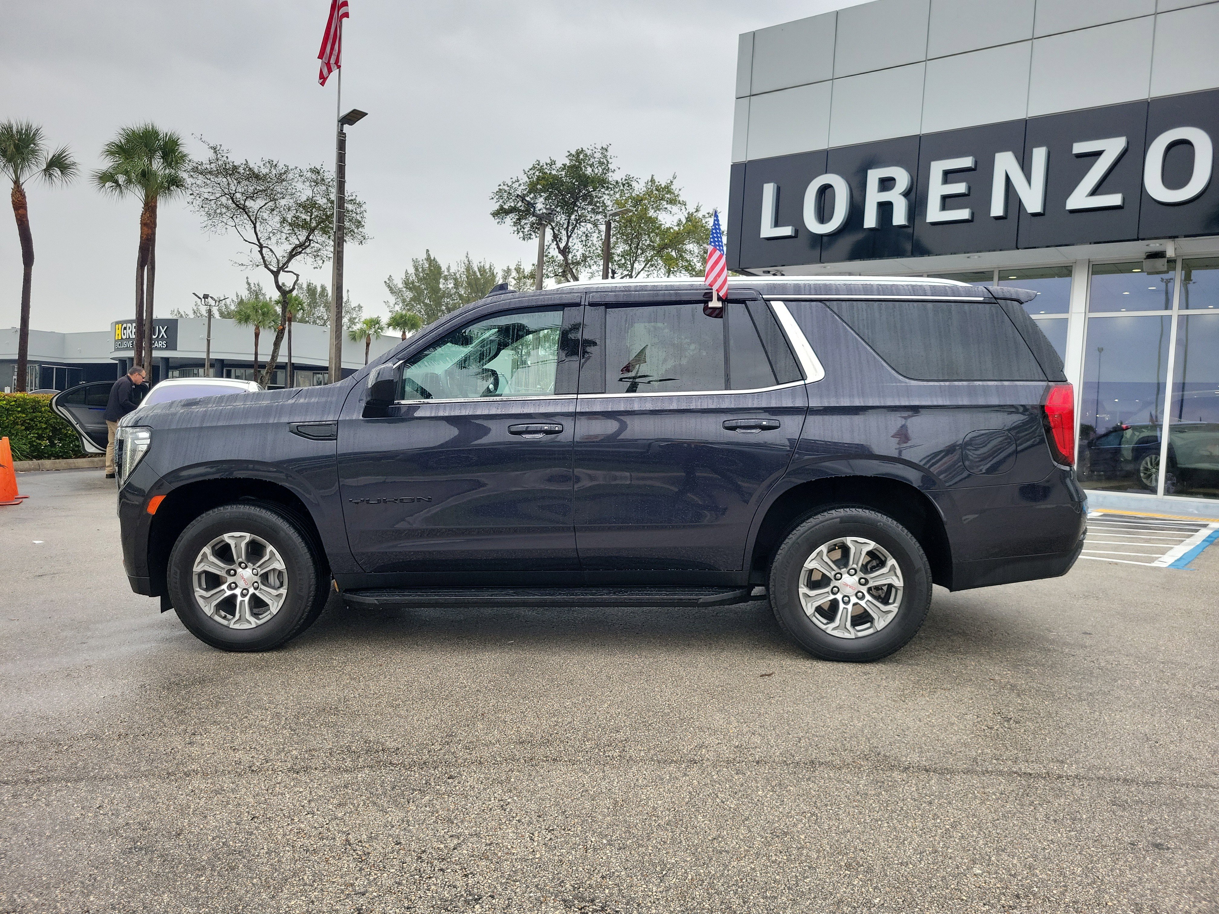 Used 2023 GMC Yukon SLE w/ Gmc Pro Safety Plus Package image 8