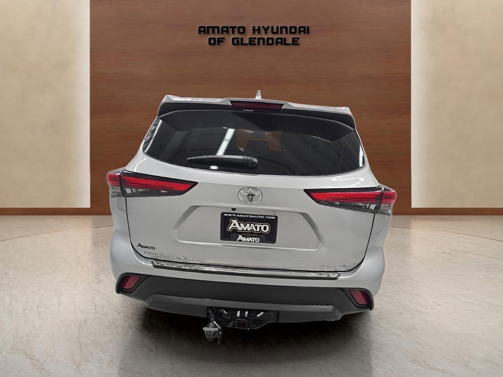 Used 2023 Toyota Highlander Limited image 5