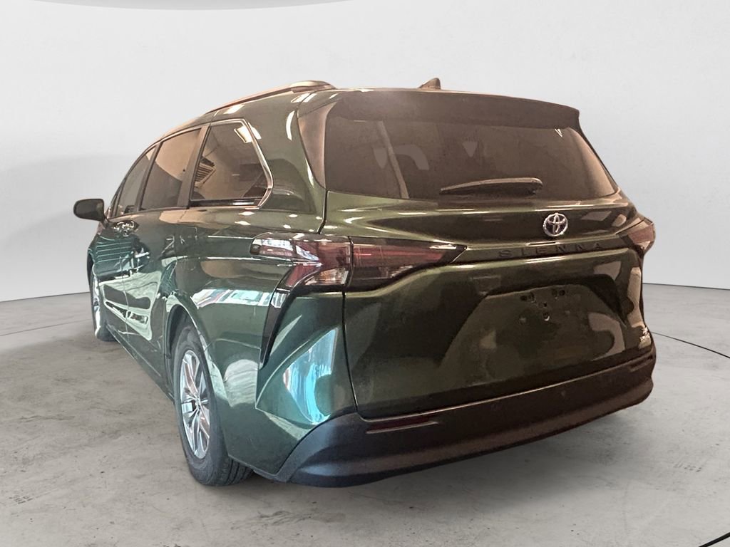 Certified 2024 Toyota Sienna XLE image 3