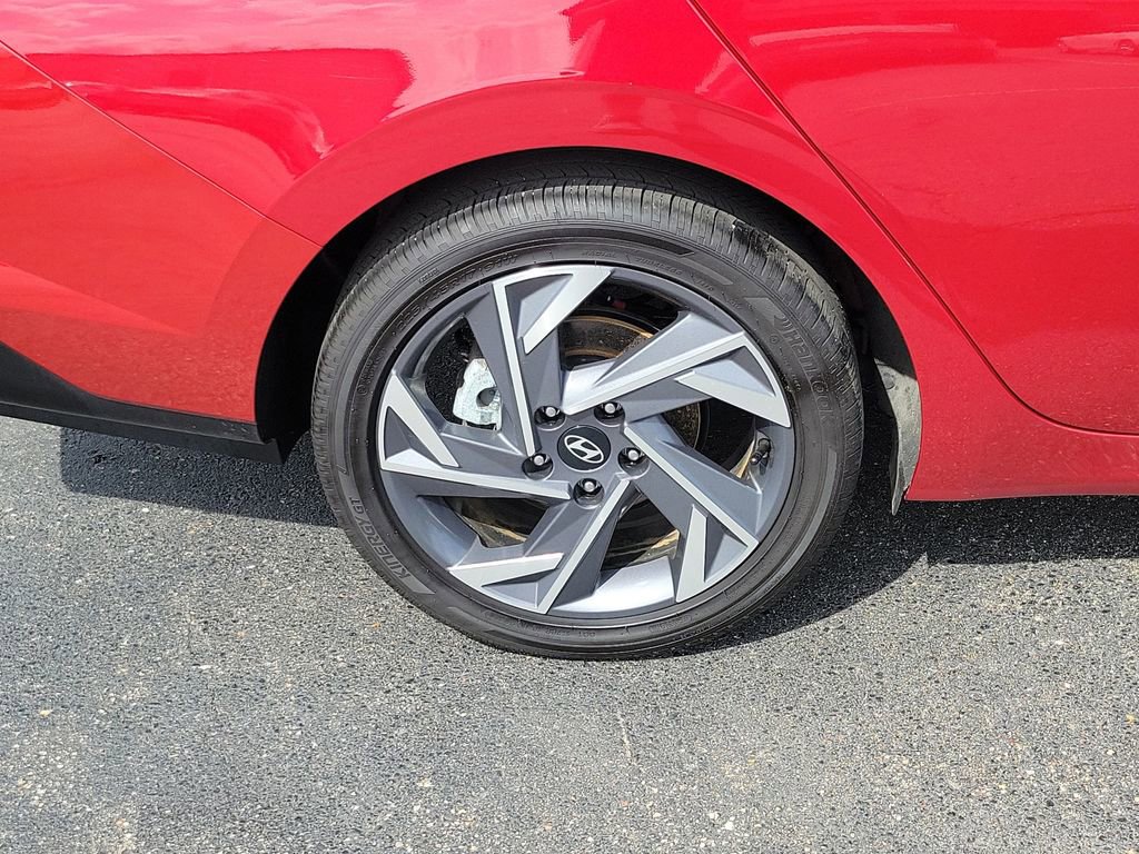 Used 2025 Hyundai Elantra SEL FWD image 6