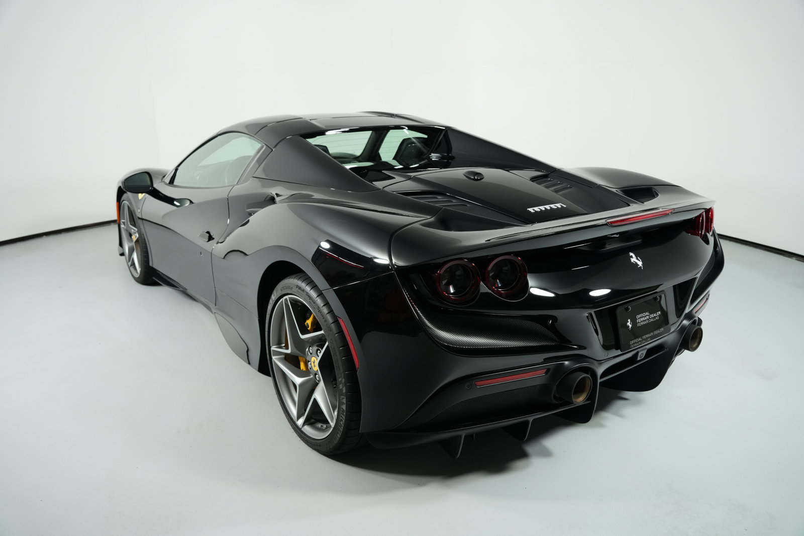 Used 2022 Ferrari F8 Spider RWD image 10