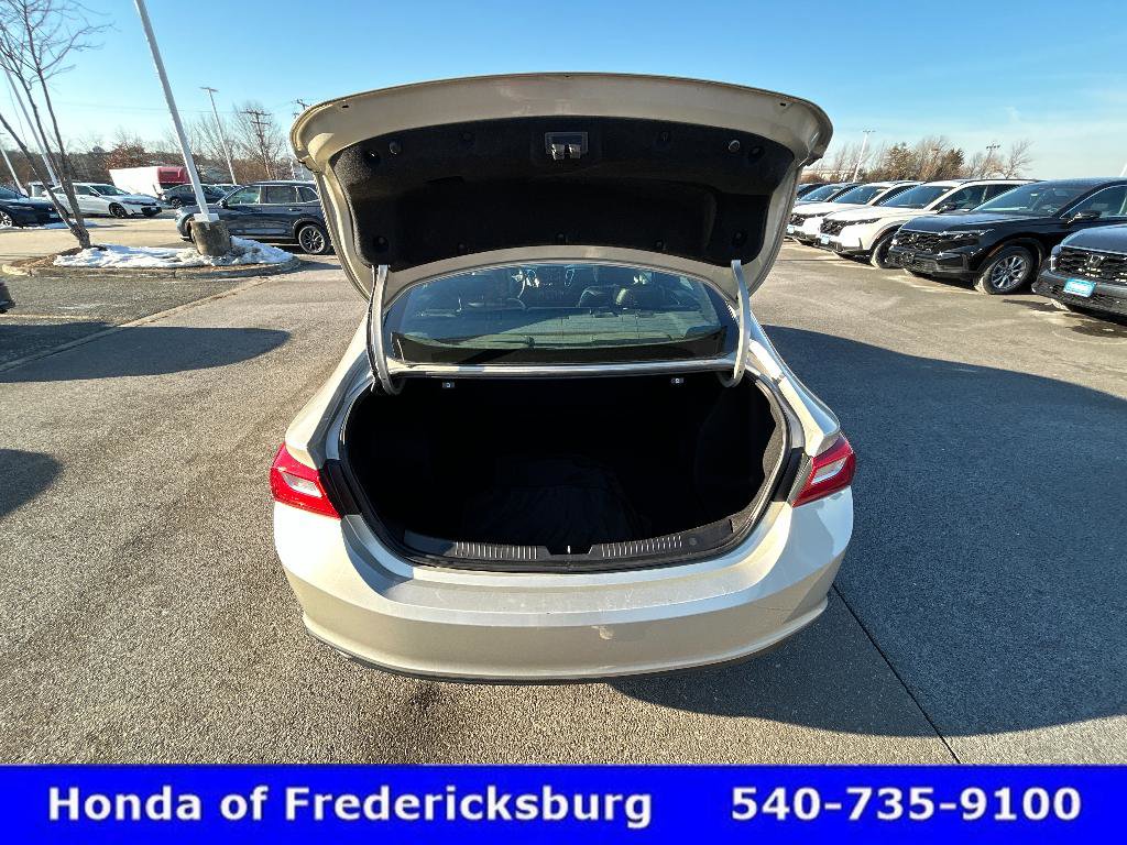 Used 2016 Chevrolet Malibu LT w/ Leather Package image 12