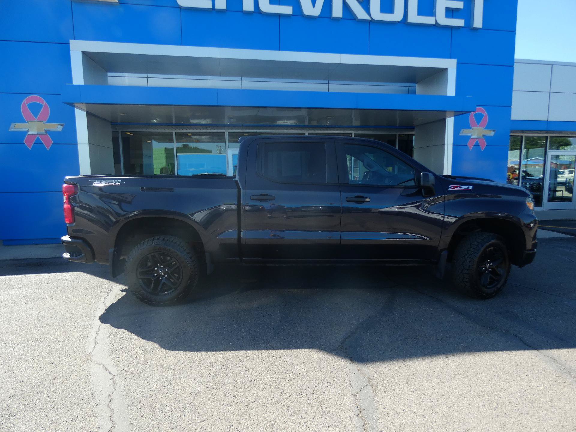 Used 2023 Chevrolet Silverado 1500 Custom Trail Boss AWD/4WD image 2