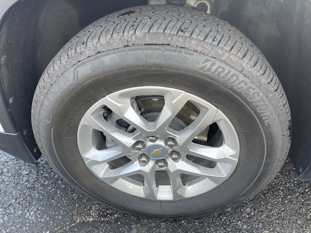 Used 2023 Chevrolet Traverse LS w/ Safety Package FWD image 2